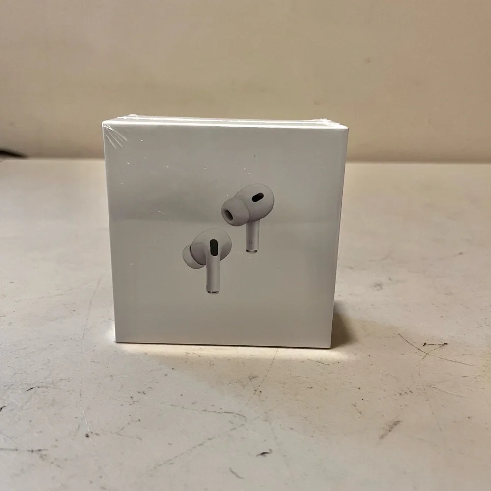 Apple AirPods Pro 2nd Generation MagSafe Wireless Charging Case USB C